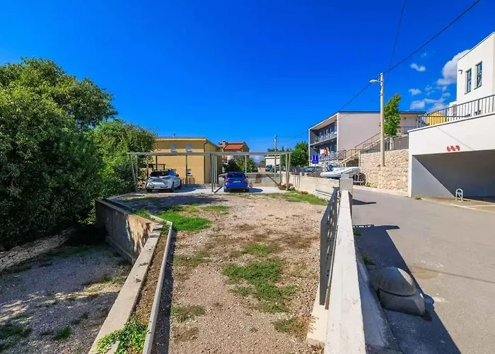 Near In 54913 Διαμέρισμα *